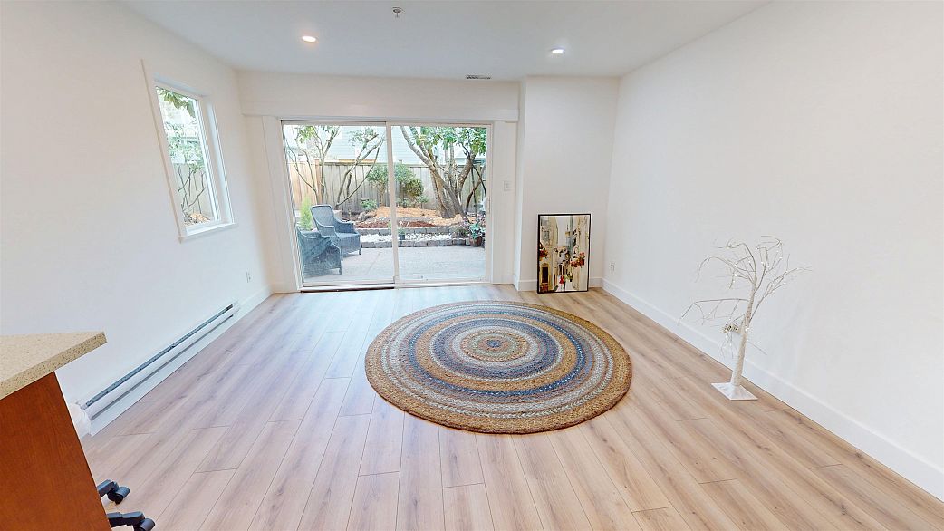 104 633 W 16th Avenue