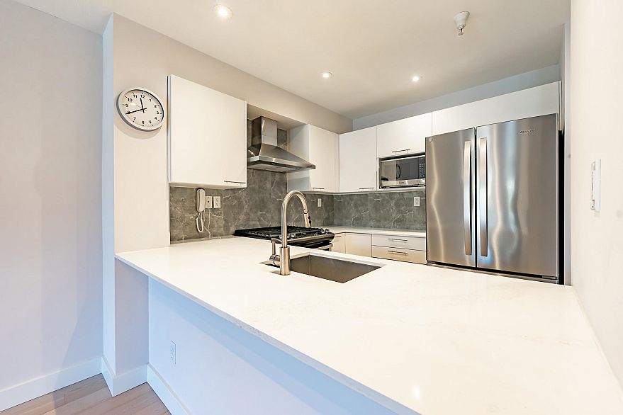 310 5723 Collingwood Street