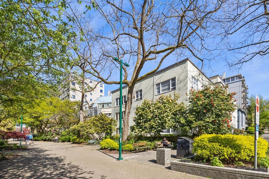 204 1565 Burnaby Street