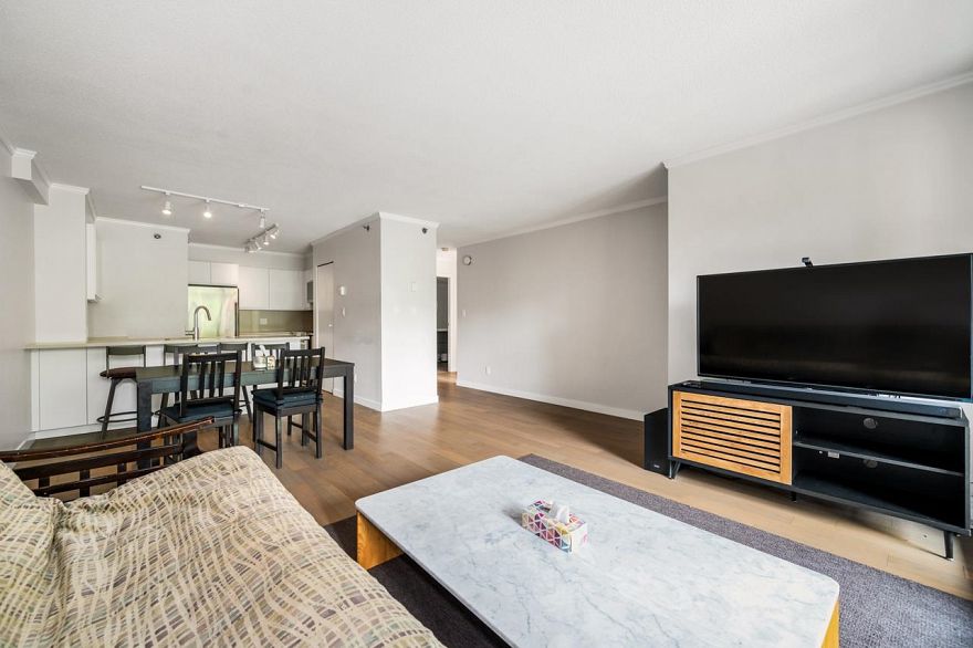 312 503 W 16th Avenue