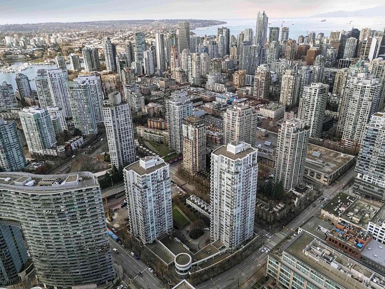 306 928 Beatty Street