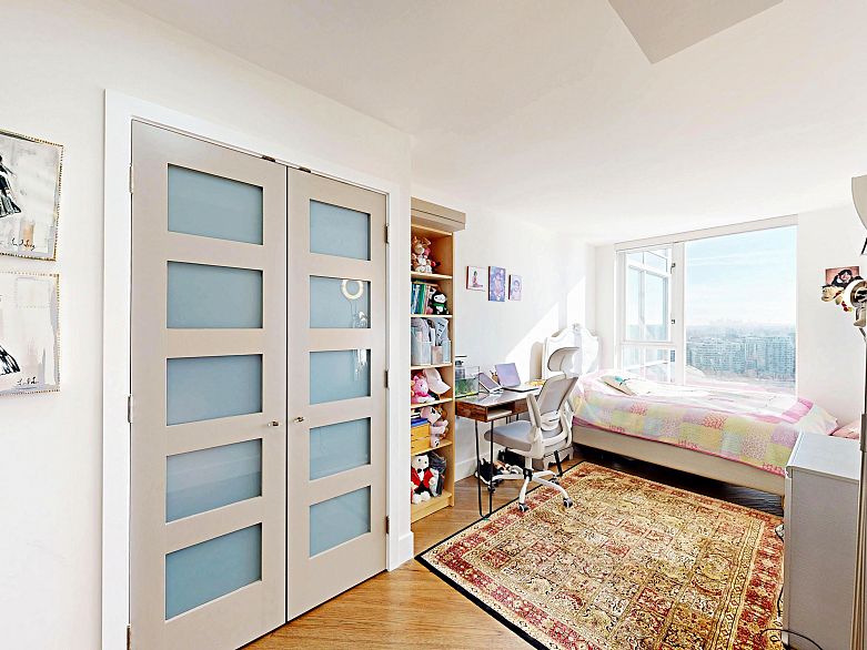 2706 1033 Marinaside Crescent