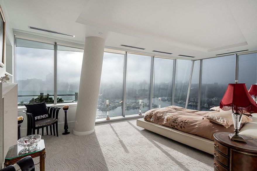 1703 1560 Homer Mews