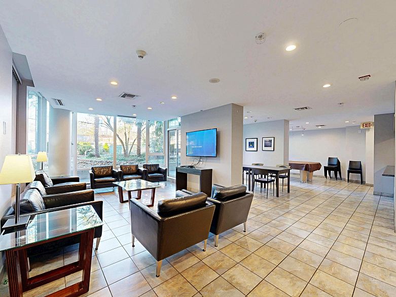 2706 1033 Marinaside Crescent