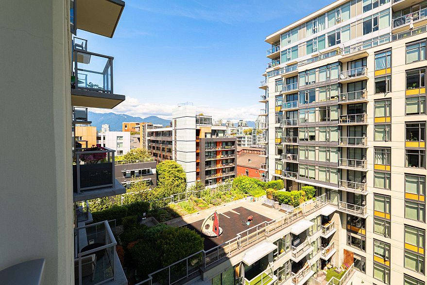 902 138 W 1st Avenue