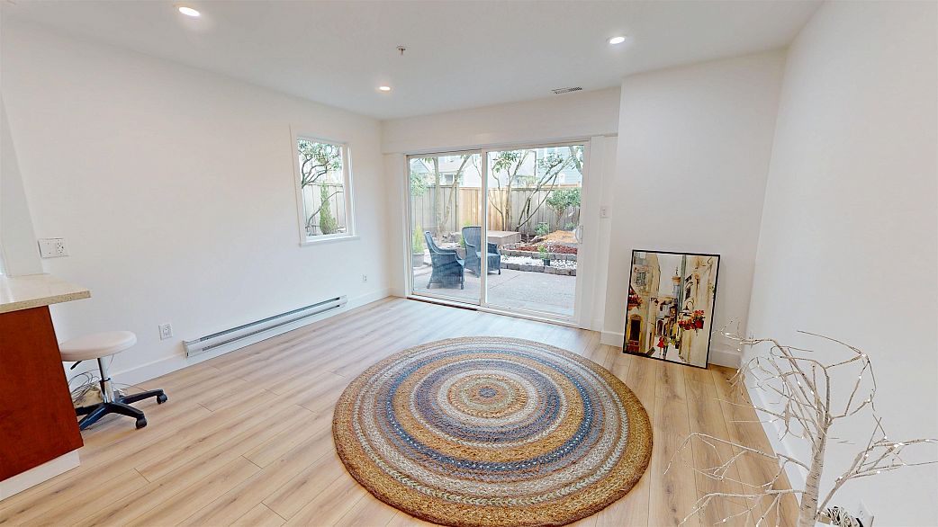 104 633 W 16th Avenue