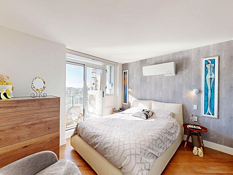 2706 1033 Marinaside Crescent