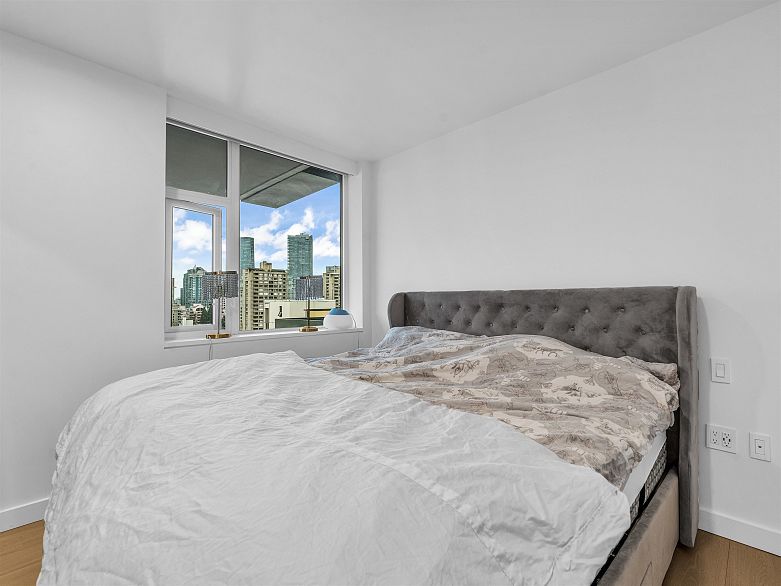 1401 1365 Davie Street