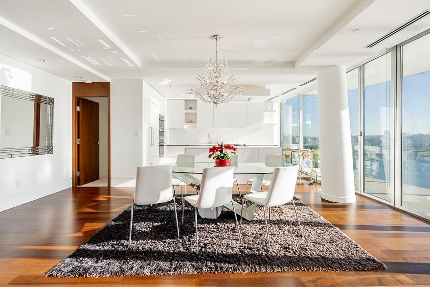 1703 1560 Homer Mews