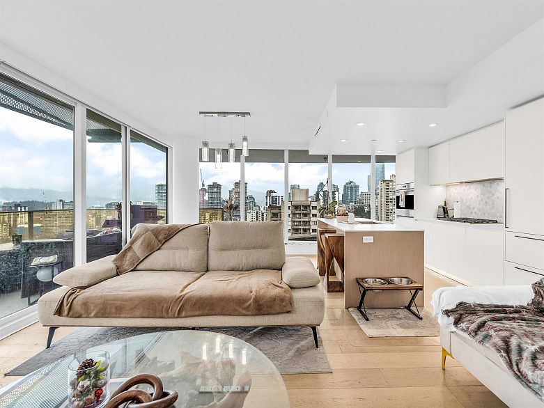 1401 1365 Davie Street