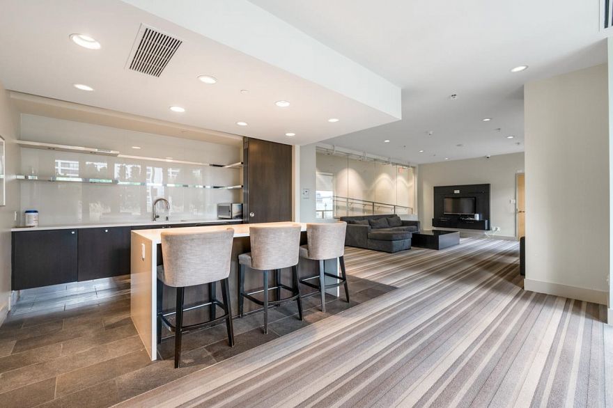 3105 1028 Barclay Street