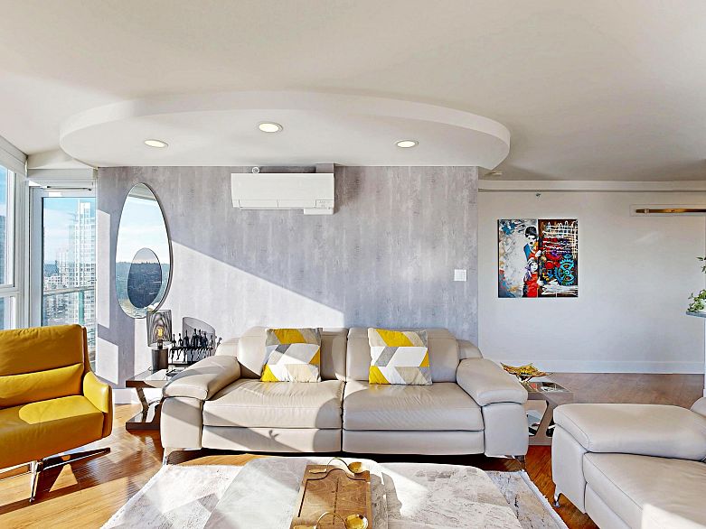 2706 1033 Marinaside Crescent