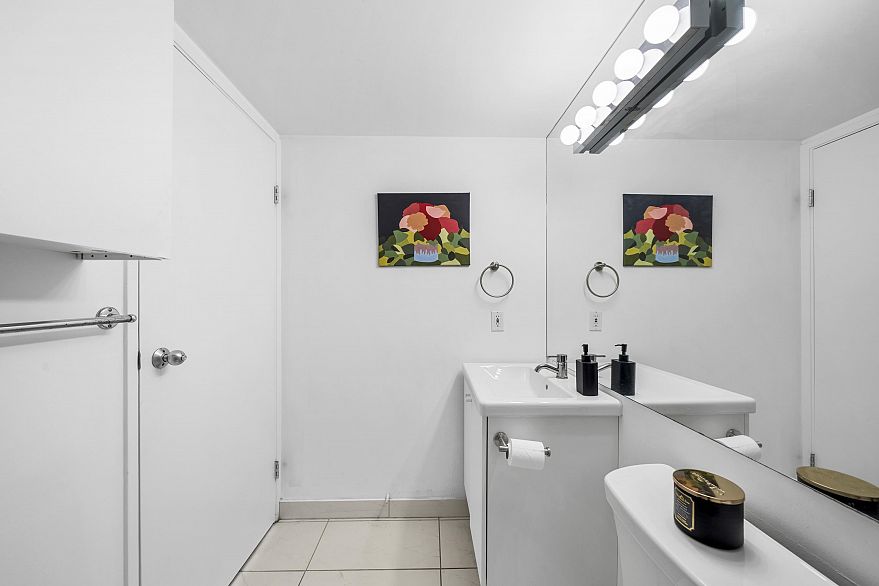 1709 438 Seymour Street