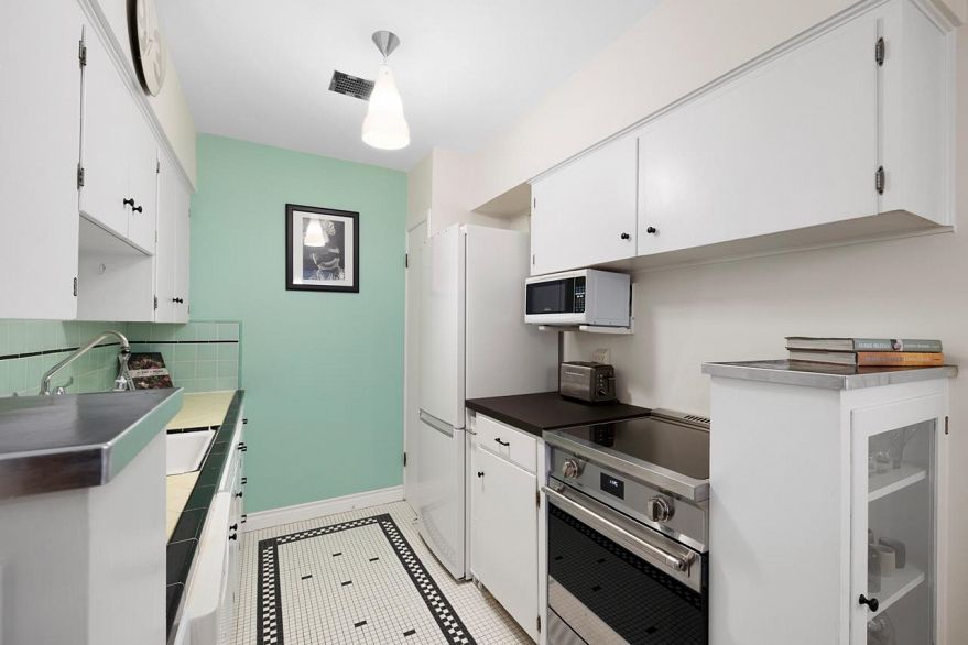 204 1565 Burnaby Street