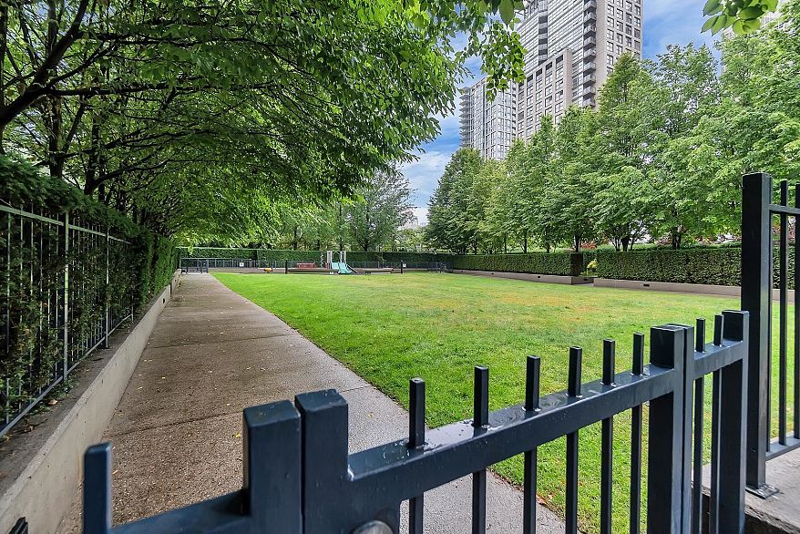 306 928 Beatty Street