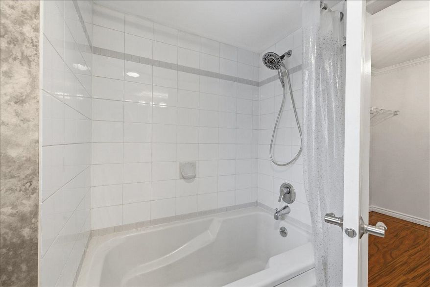 201 3290 W 4th Avenue