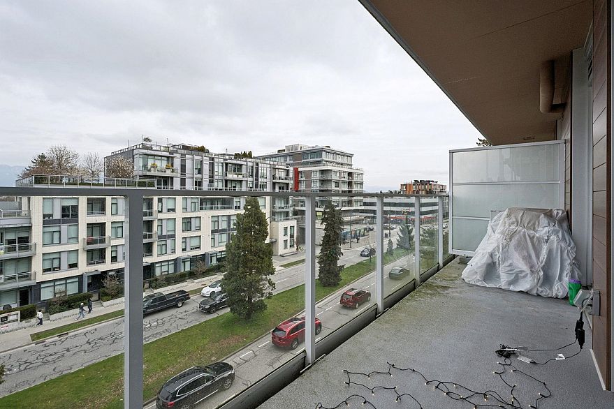 410 528 W King Edward Avenue