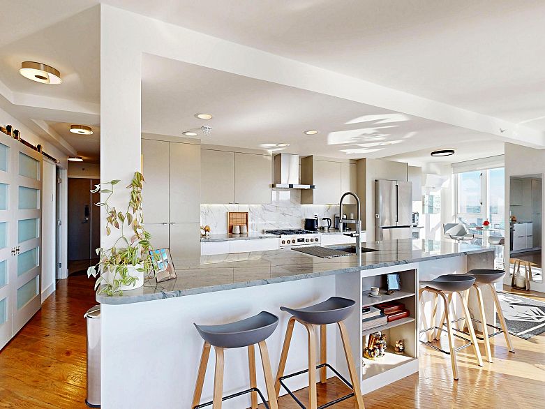 2706 1033 Marinaside Crescent