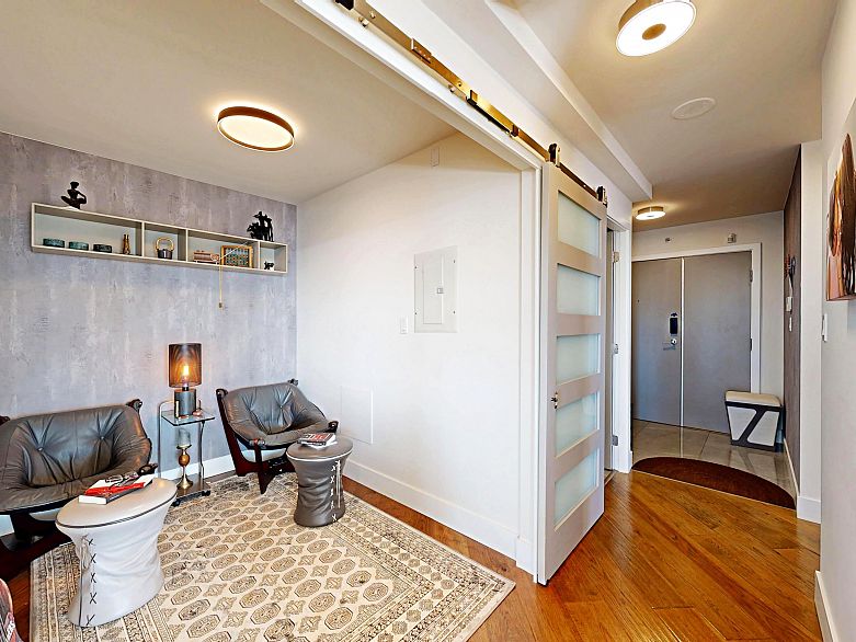 2706 1033 Marinaside Crescent