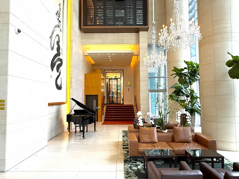 5104 1128 W Georgia Street