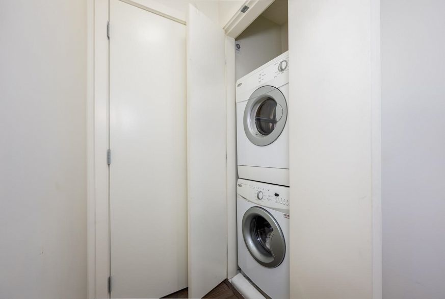 606 4815 Eldorado Mews