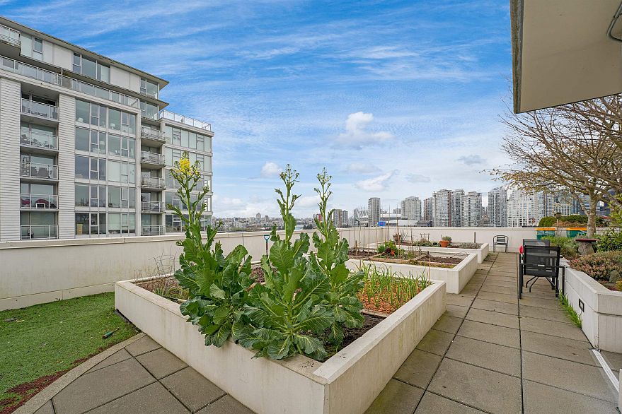 608 189 Keefer Street