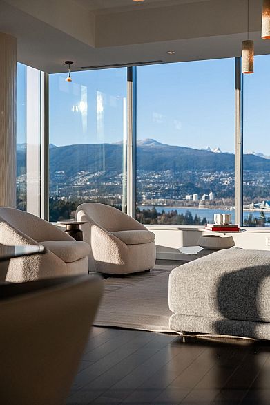 2201 277 Thurlow Street