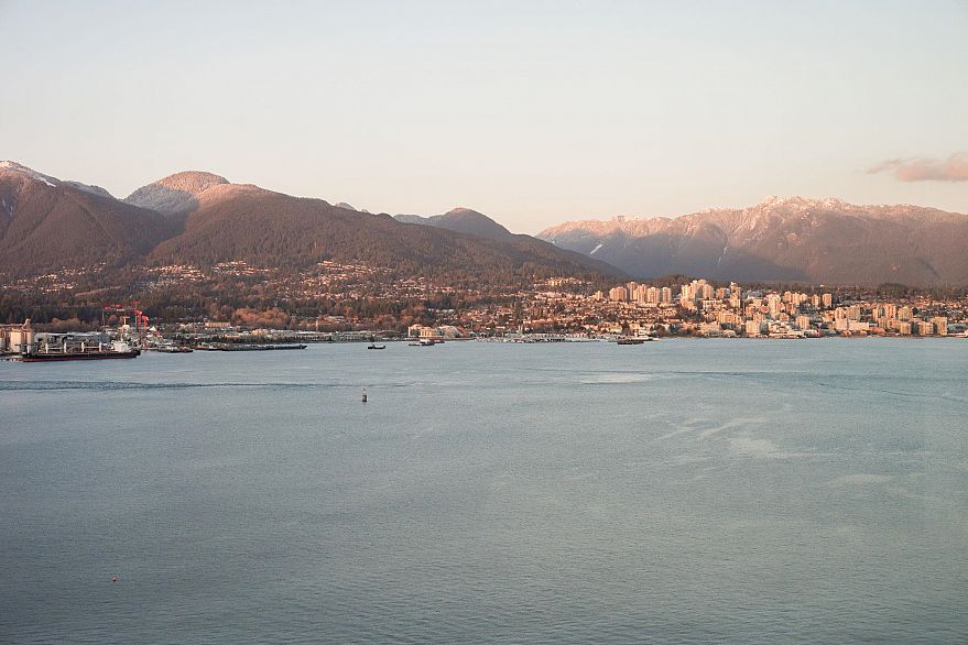 2201 277 Thurlow Street