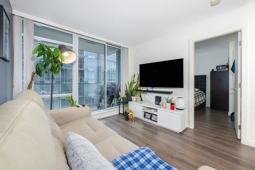 606 4815 Eldorado Mews