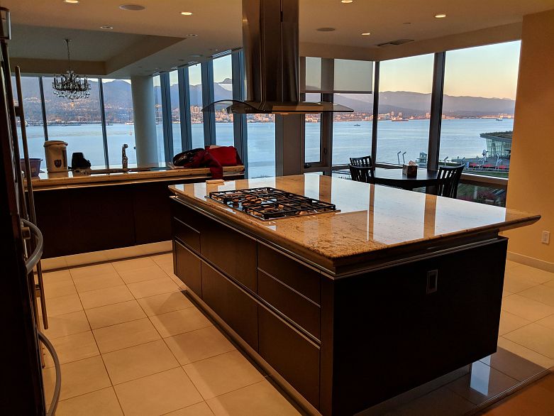 1202 1169 W Cordova Street