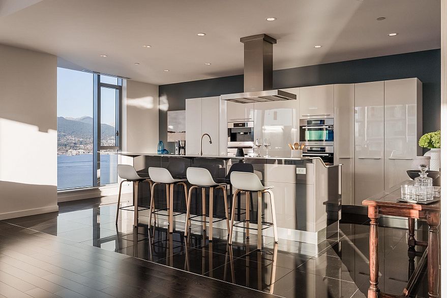 2201 277 Thurlow Street