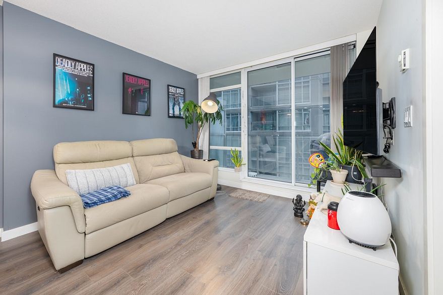 606 4815 Eldorado Mews