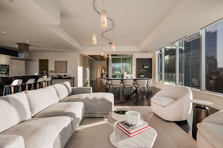 2201 277 Thurlow Street