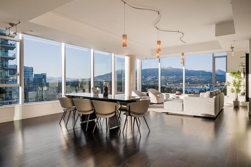 2201 277 Thurlow Street