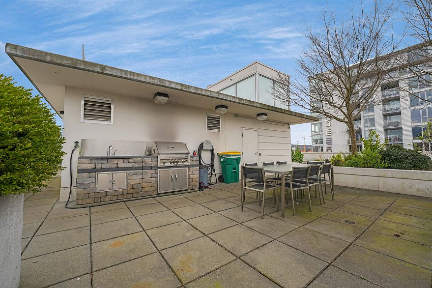 608 189 Keefer Street