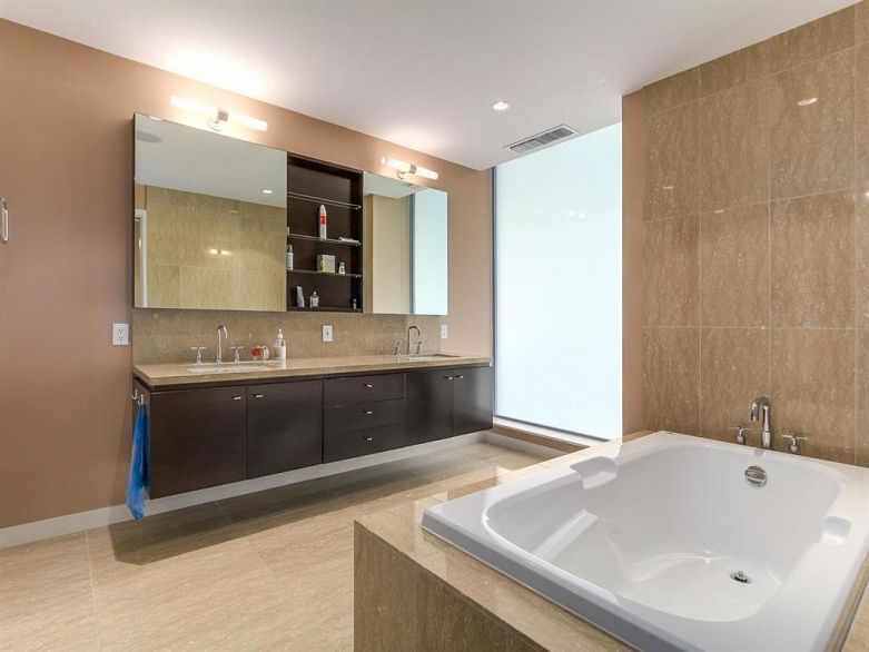 1202 1169 W Cordova Street