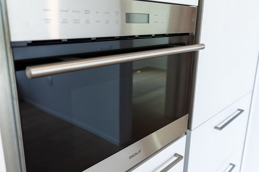 1701 889 Pacific Street