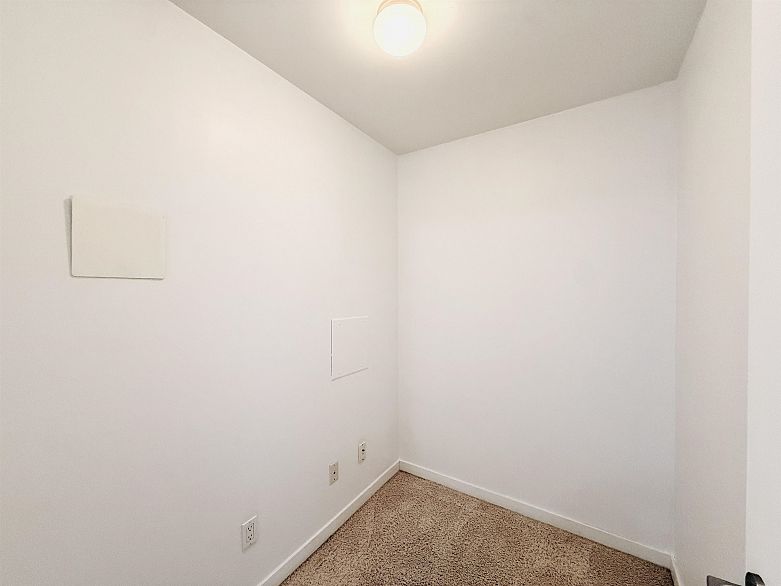 904 989 Beatty Street