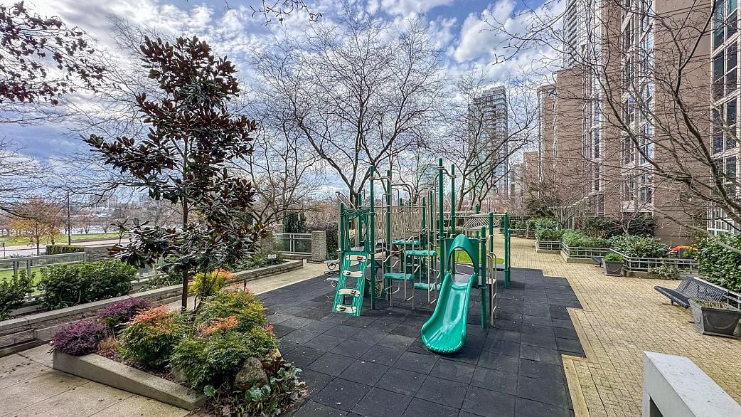 701 1318 Homer Street