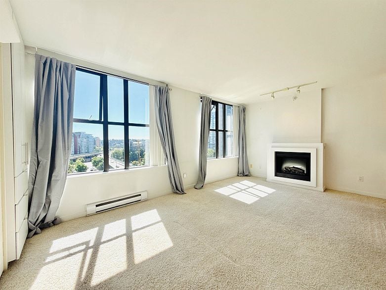 904 989 Beatty Street