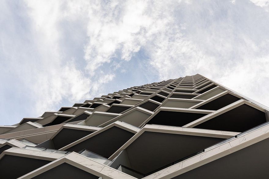 1701 889 Pacific Street