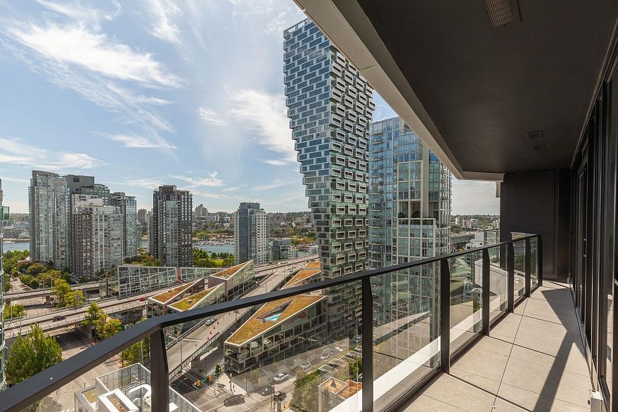 1701 889 Pacific Street