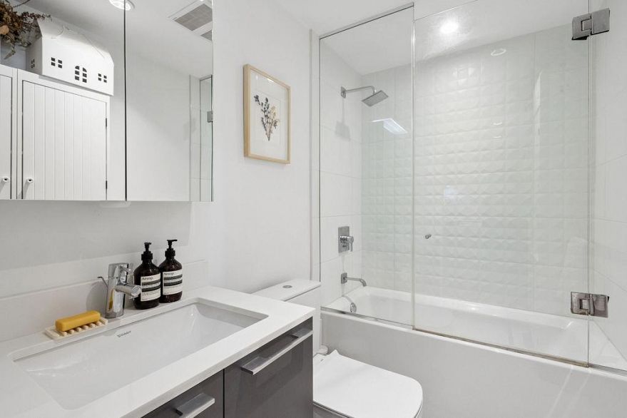 328 2220 Kingsway Street