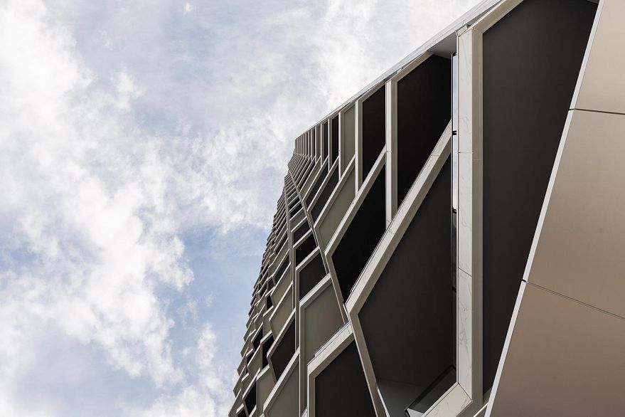 1701 889 Pacific Street