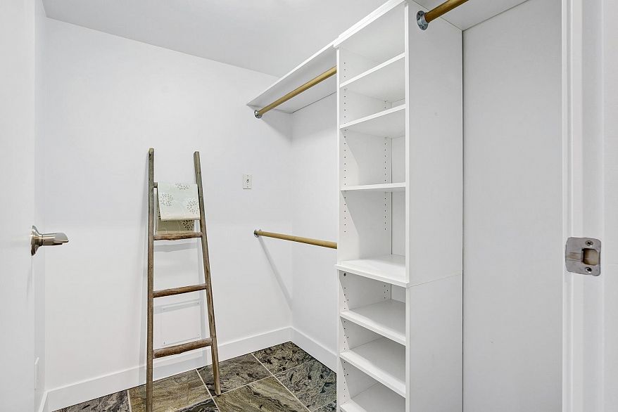 308 1688 Robson Street