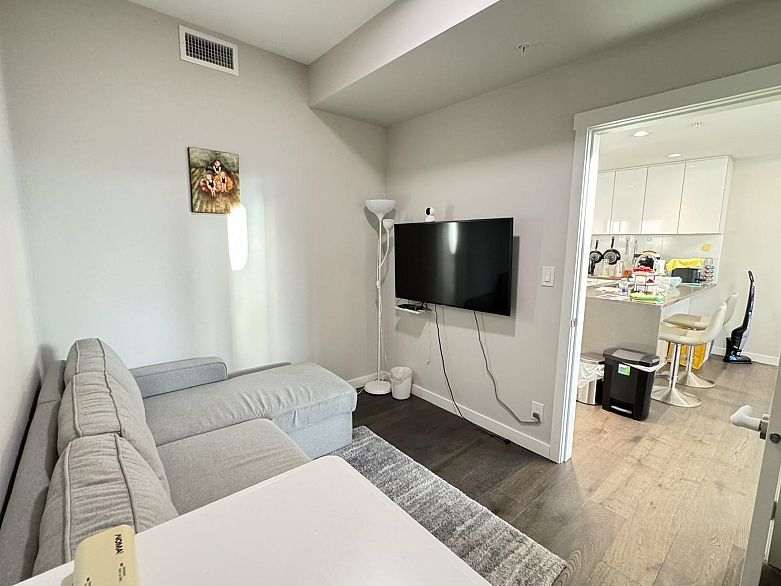 501 3487 Binning Road