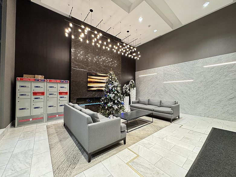 501 3487 Binning Road