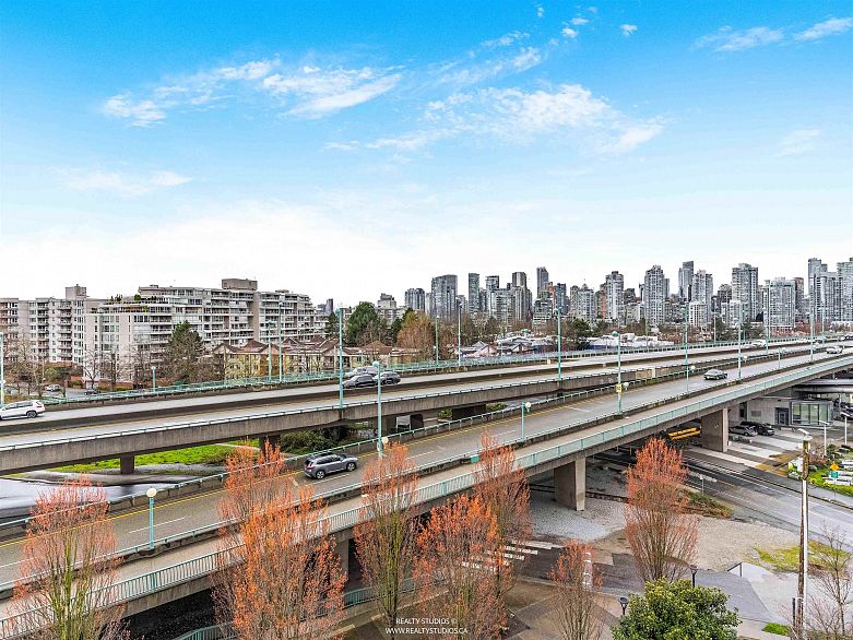 704 445 W 2nd Avenue