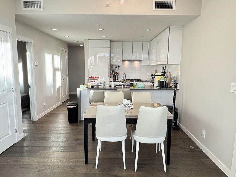 501 3487 Binning Road