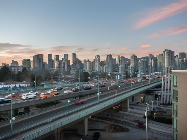 704 445 W 2nd Avenue